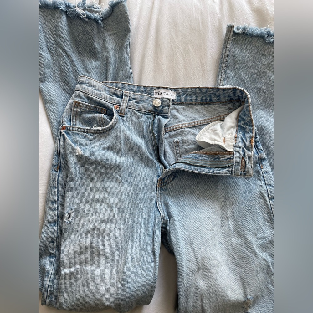 Zara size 6 wide leg light wash denim